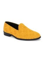 A pair of yellow embroidered round toe mojaris - Image 3