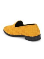 A pair of yellow embroidered round toe mojaris - Image 2
